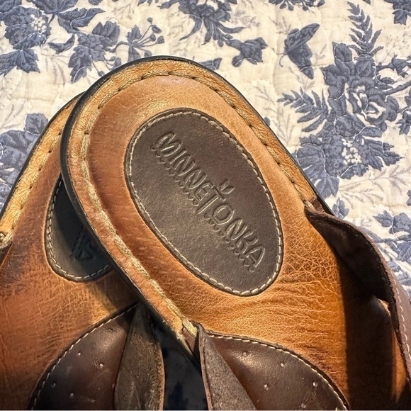 Minnetonka Sandals Brown Size 8W - Picture 4 of 9